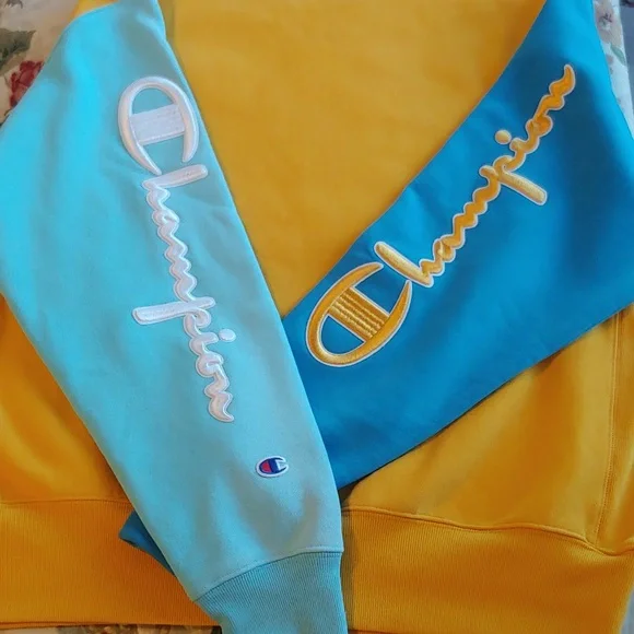 Champion Men's Embroidered Reverse Weave Crewneck in Mustard Teal size Large - Picture 12 of 15